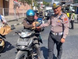 Dukung Program Polres Batu Mantab, Satlantas Polres Batu Gelar Jumat Berbagi Berkah dan Sosialisasi Kamseltibcarlantas