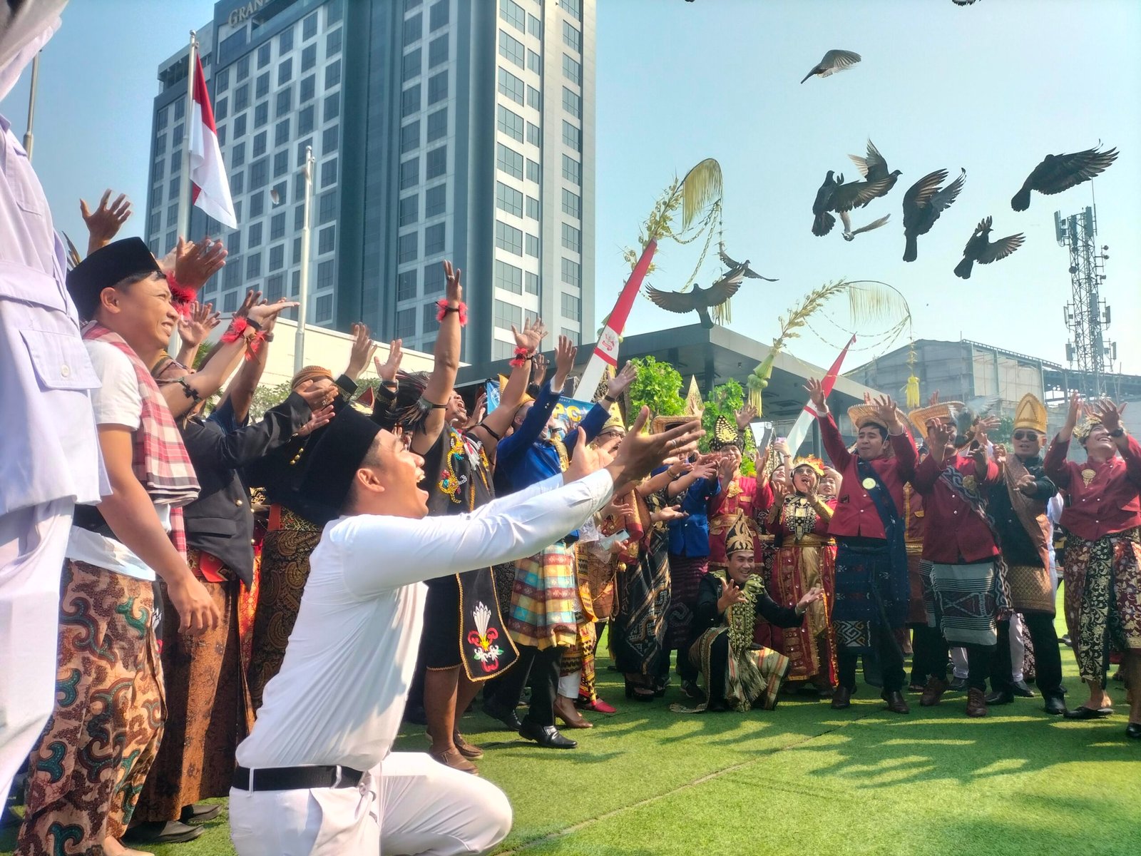 Grand Mercure Malang Mirama Gelar Upacara Kemerdekaan HUT KE-81 RI Berbalut Harmoni Budaya Nusantara & Nuansa Modern