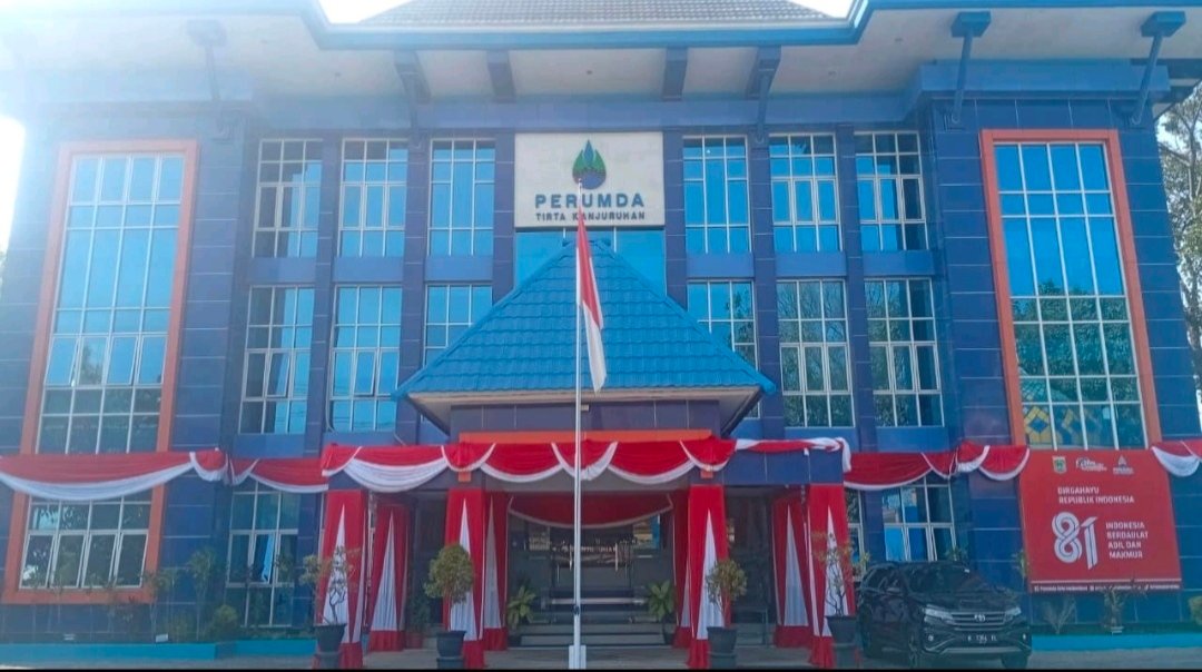 Semarakkan HUT ke-81 RI, Perumda Tirta Kanjuruhan Dukung Gerakan Pembagian Bendera Merah Putih Tahun 2026